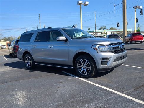 Used 2023 Ford Expedition Max Limited image 4