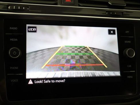 Used 2022 Volkswagen Tiguan SE FWD image 43