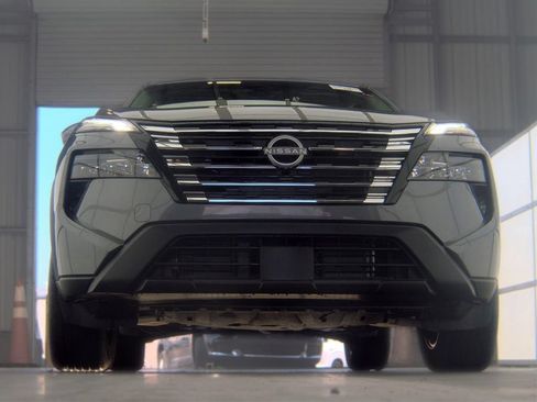Certified 2026 Nissan Rogue SV AWD/4WD image 4