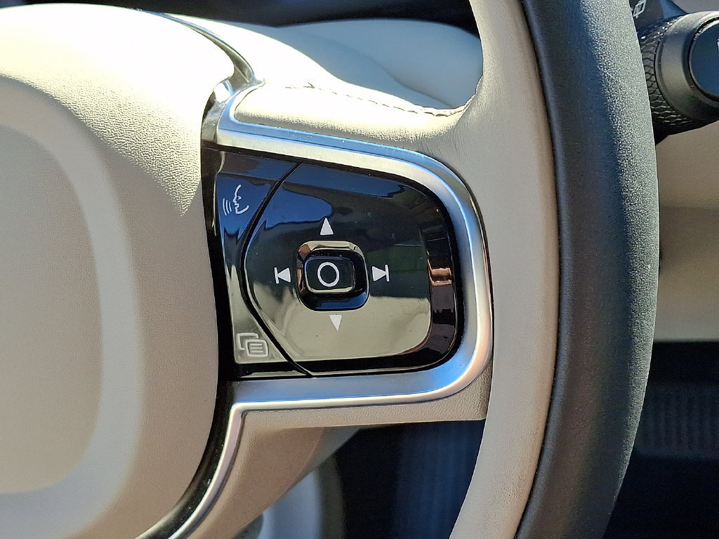 Certified 2024 Volvo XC60 B5 Plus w/ Protection Package Premier AWD/4WD image 24
