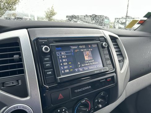 Used 2015 Toyota Tacoma 4x4 Access Cab V6 w/ TRD Sport Package image 28