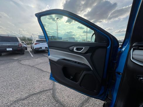 Used 2025 Jeep Compass Limited image 20