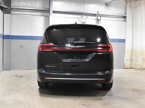 Used 2022 Chrysler Pacifica Touring-L FWD image 26