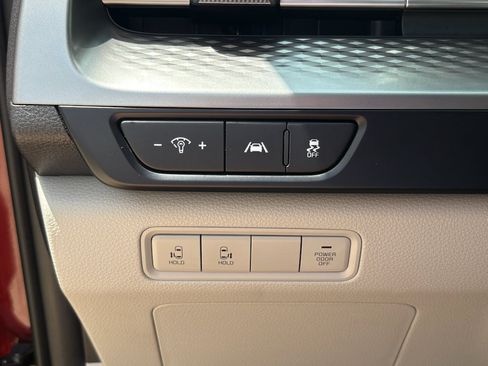 Used 2024 Kia Carnival LX FWD image 12