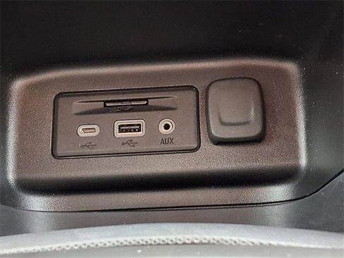 Used 2022 Chevrolet Equinox RS w/ RS Leather Package image 16