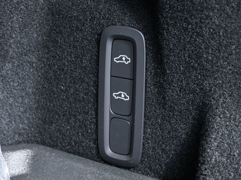 Certified 2026 Volvo XC60 B5 Ultra w/ Protection Package Premier image 34