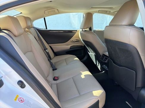 Used 2019 Lexus ES 350 Luxury w/ Premium Package image 14