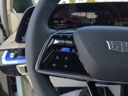 New 2026 Cadillac Optiq Luxury 1 image 31