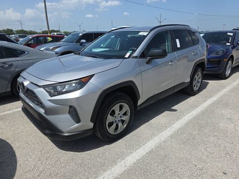 Used 2020 Toyota RAV4 LE FWD image 3