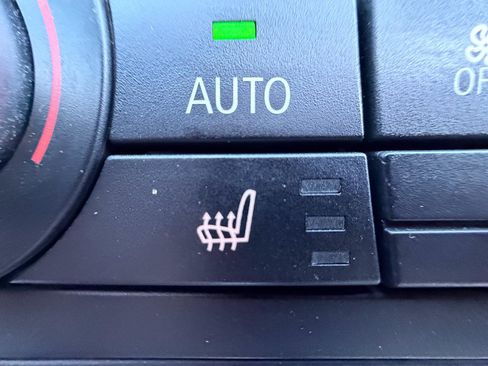 Used 2013 BMW 135i Convertible image 27