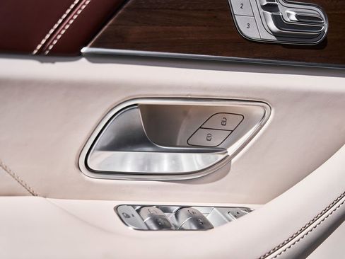 Used 2026 Mercedes-Benz Maybach GLS 600 4MATIC image 34