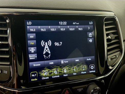 Used 2021 Jeep Grand Cherokee Laredo X AWD/4WD image 7