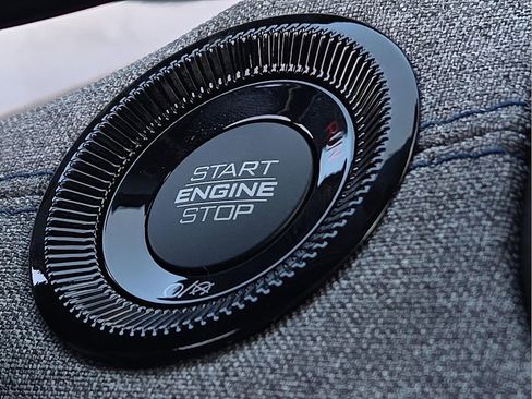 Used 2025 Jeep Compass Sport image 15