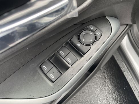 Certified 2025 Chevrolet Trax LS image 38