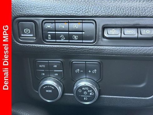 Used 2023 GMC Yukon XL Denali AWD/4WD image 31