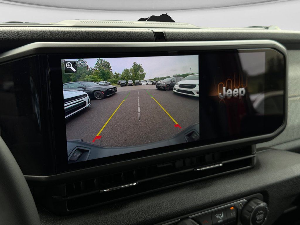 Used 2024 Jeep Gladiator Mojave AWD/4WD image 16