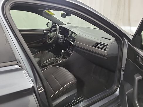 Used 2024 Volkswagen Jetta Sport image 8
