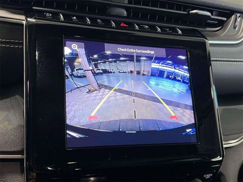 Used 2023 Jeep Grand Cherokee Laredo image 30