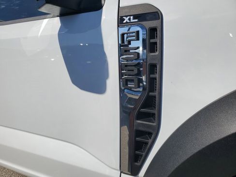 Certified 2025 Ford F550 4x4 Regular Cab Super Duty image 8