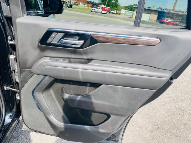 Used 2025 Chevrolet Tahoe LT RWD image 15