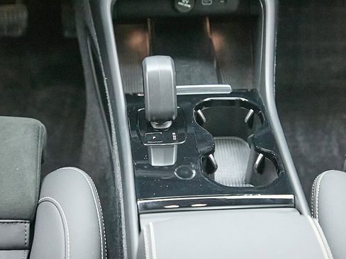 Certified 2023 Volvo XC40 Recharge Ultimate image 33