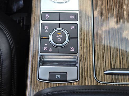 Used 2018 Land Rover Range Rover Long Wheelbase Supercharged AWD/4WD image 17