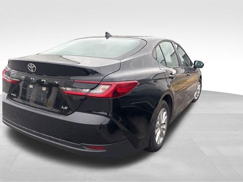 Used 2025 Toyota Camry LE image 11