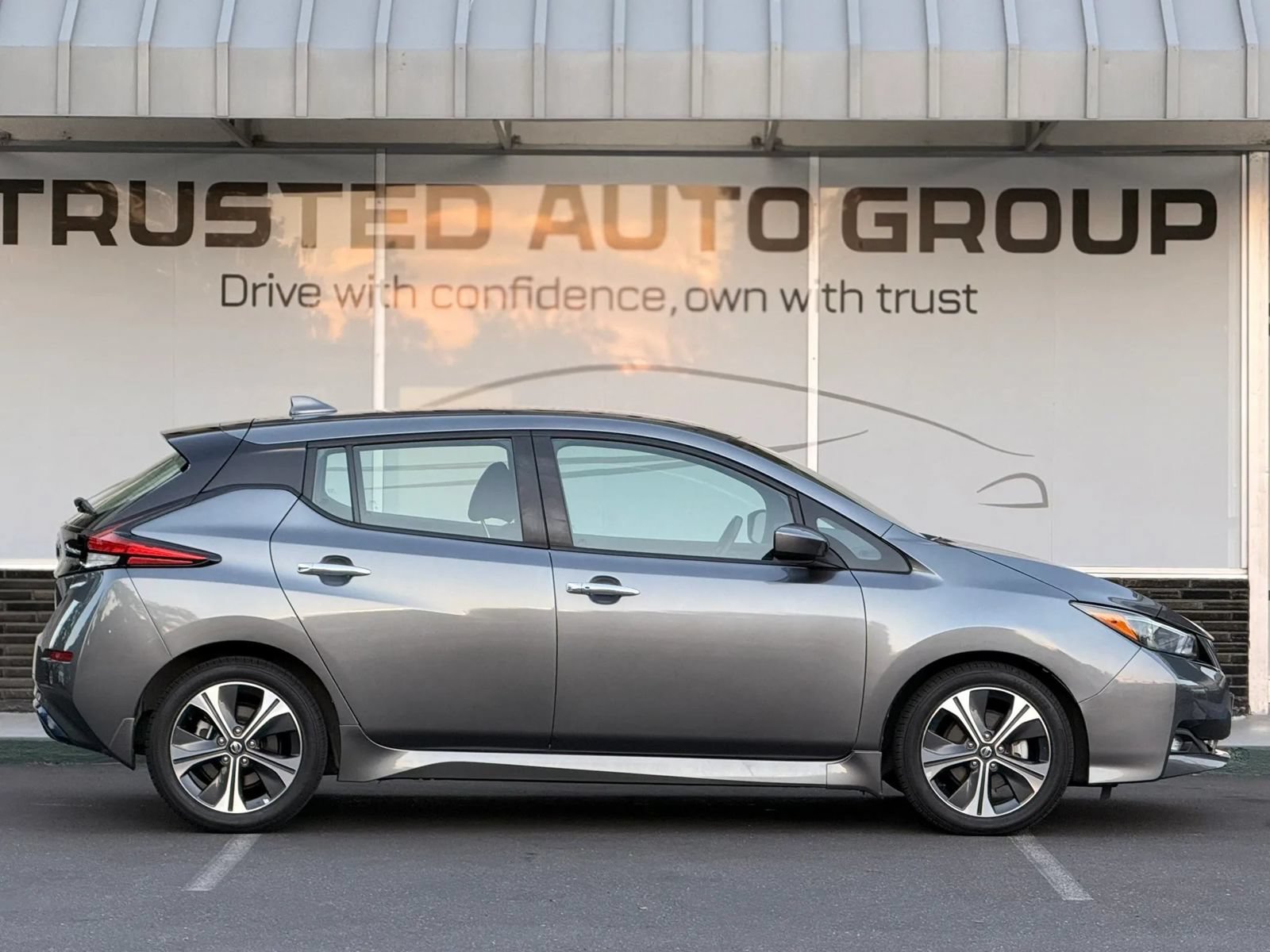 Used 2021 Nissan Leaf SV FWD image 4