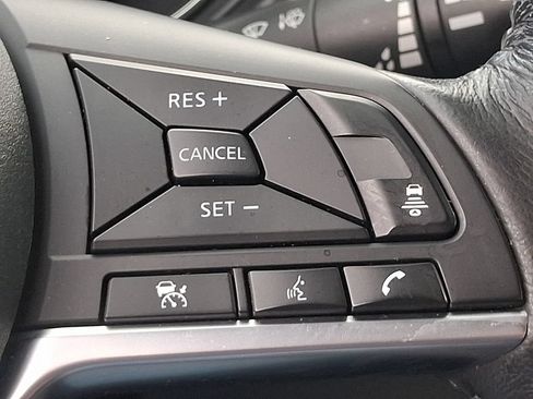 Used 2018 Nissan Rogue SL FWD image 22