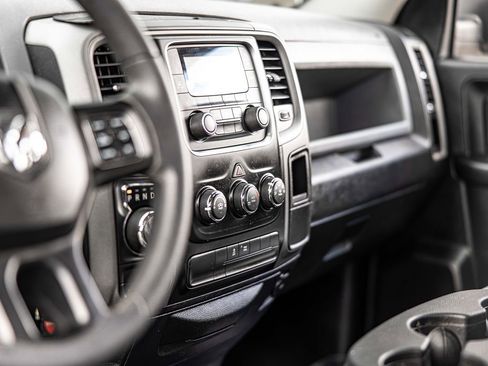 Used 2018 RAM 1500 Express AWD/4WD image 19