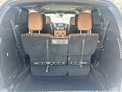 Used 2021 Chrysler Pacifica Limited w/ Uconnect Theater Family Group FWD image 25