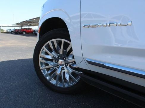 Used 2023 GMC Yukon XL Denali AWD/4WD image 13