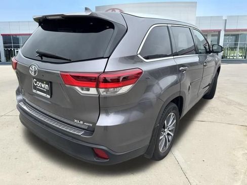 Used 2017 Toyota Highlander XLE w/ Protection Package #3 AWD/4WD image 5
