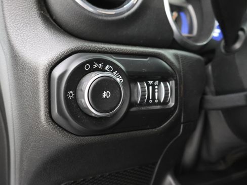 Used 2019 Jeep Wrangler Unlimited Sahara AWD/4WD image 39