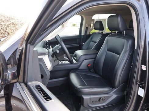 Used 2024 Ford Expedition Max XLT image 10