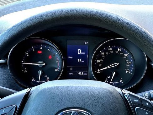 Used 2019 Toyota C-HR LE FWD image 23