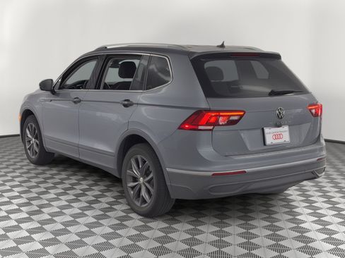 Used 2022 Volkswagen Tiguan SE FWD image 3
