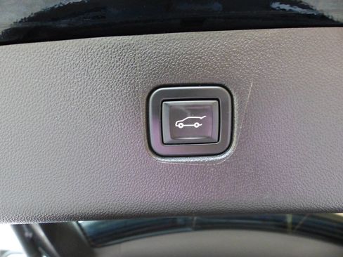 Used 2020 Chevrolet Blazer LT FWD image 43