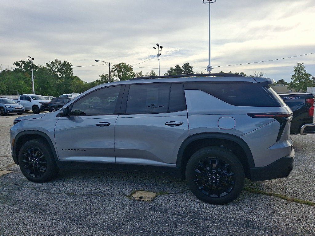 Certified 2024 Chevrolet Traverse LT w/ Midnight/Sport Edition FWD image 5
