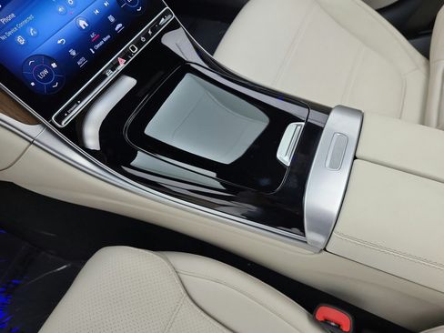 Used 2022 Mercedes-Benz C 300 Sedan image 11