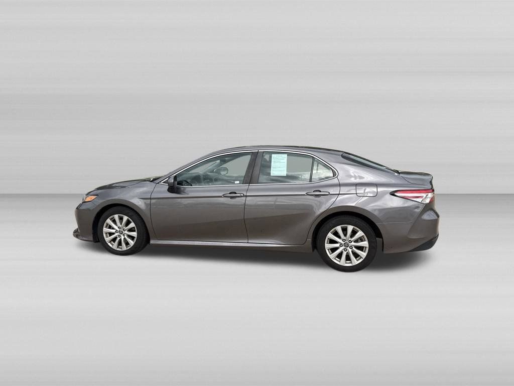 Used 2018 Toyota Camry LE FWD image 9