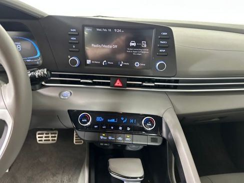 Certified 2025 Hyundai Elantra Sport image 49