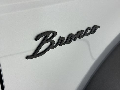 Used 2022 Ford Bronco Badlands image 32