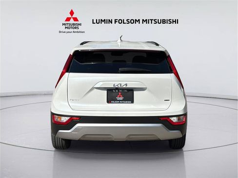 Used 2025 Kia Niro LX FWD image 4