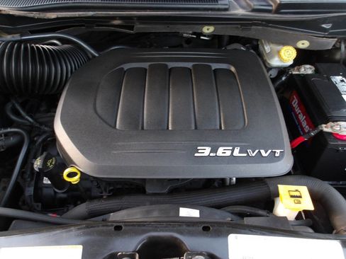 Used 2012 Dodge Grand Caravan SXT FWD image 28