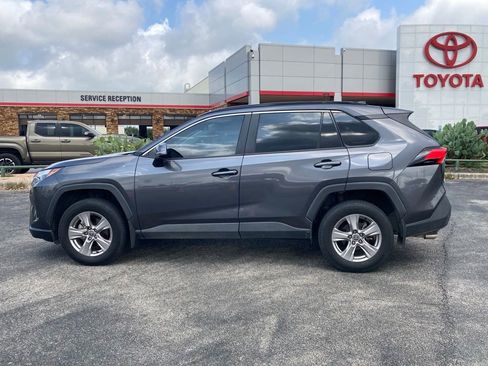 Used 2022 Toyota RAV4 XLE w/ Convenience Package FWD image 8
