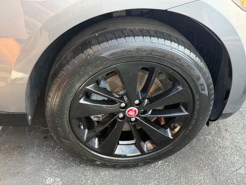 Used 2023 Jaguar F-PACE S AWD/4WD image 14