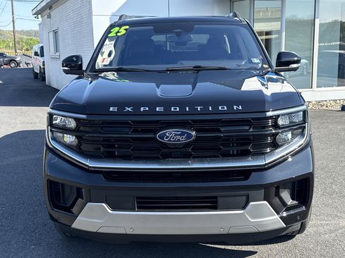 Used 2025 Ford Expedition Max Platinum w/ Driver's Package AWD/4WD image 8
