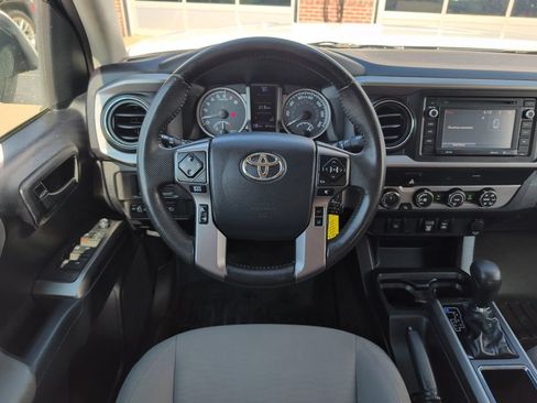 Used 2019 Toyota Tacoma SR5 AWD/4WD image 16