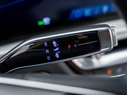 Certified 2024 Cadillac Lyriq Luxury AWD/4WD image 25